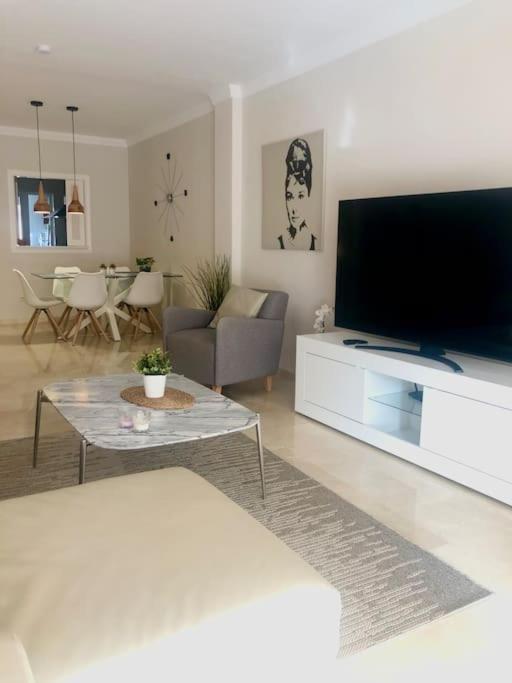 Amazing Modern Next To Pool. Marbella